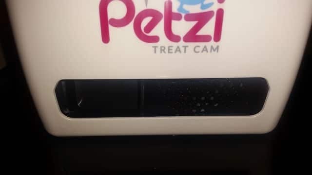 petzi-treat-cam-speaker-dispenser