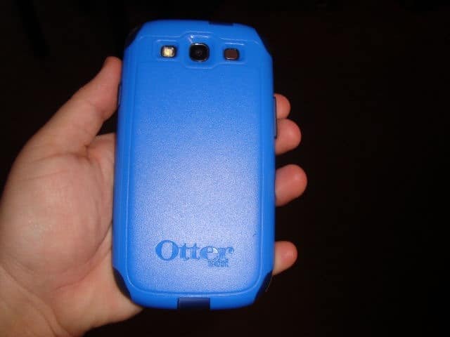 otterbox-commuter-series-case-action