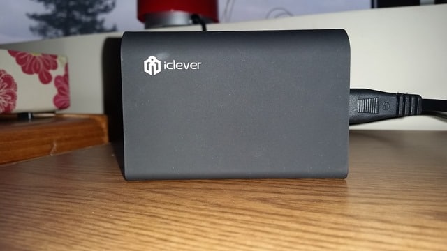 iclever-charging-station-side
