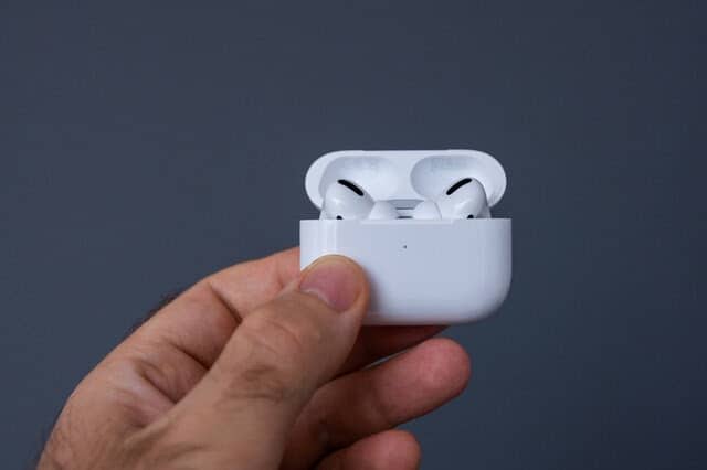 Place AirPods in charging case to connect airpods to windows 10
